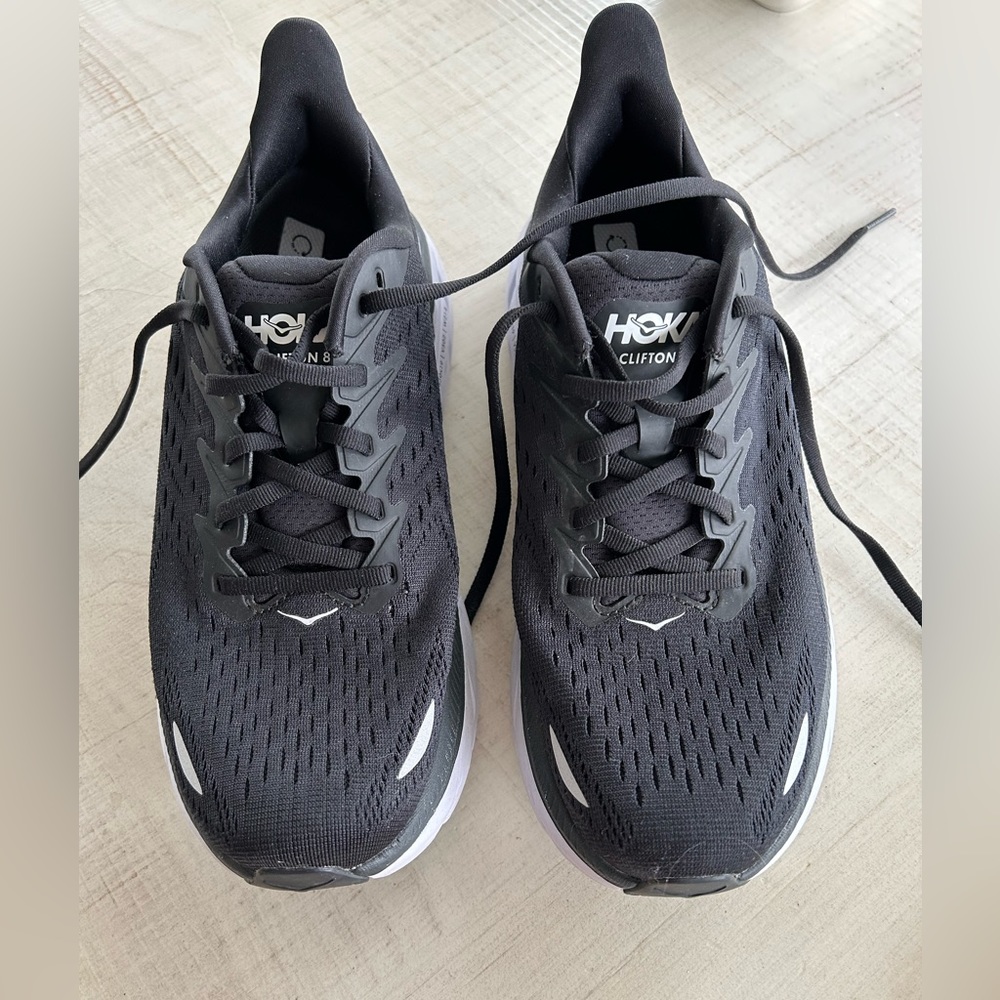 Hoka women’s Clifton 8 sneakers